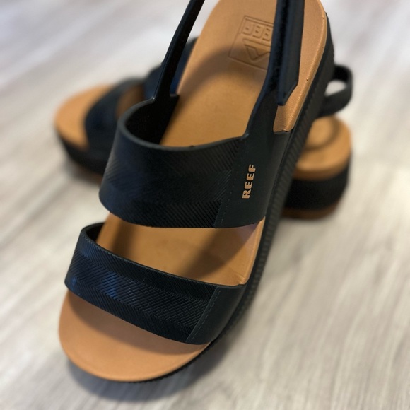 Reef Women's Black Sandals - Picture 5 of 5